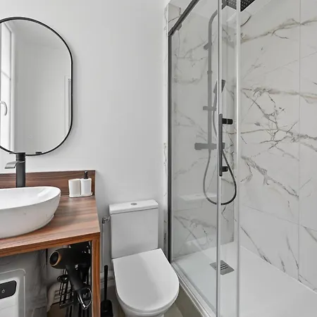 Comfortable In Pariss 17th Arrondissement Parijs