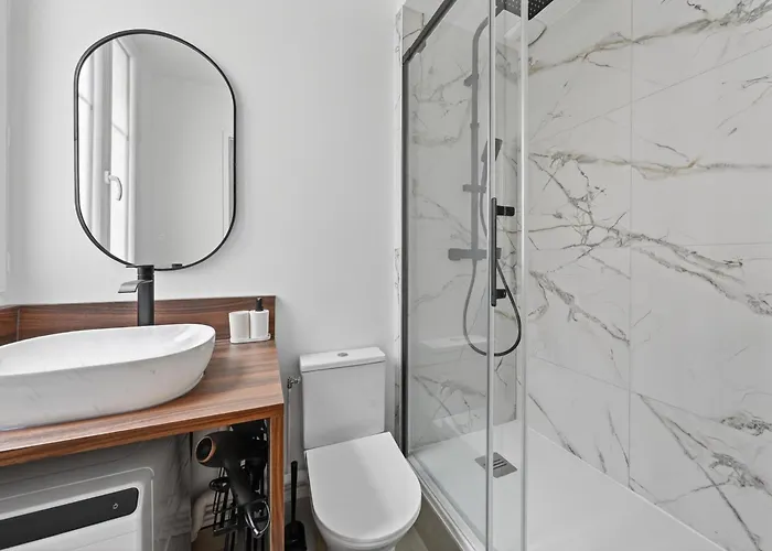 Comfortable In Pariss 17th Arrondissement Parijs